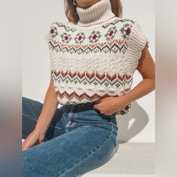 🤍VINTAGE PATTERN TURTLENECK KNITTED TOP - Picture 2 of 9